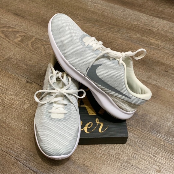 Nike Shoes - Nike shoes size 9.5